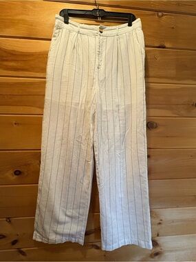 Stitch Fix Dizzy Lizzy gauzy Stripe Wide Leg Pant White Size M Vacation Size M